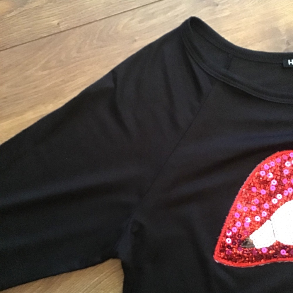 EDGY  “LIP BITE” SEQUINED TOP - Picture 15 of 15